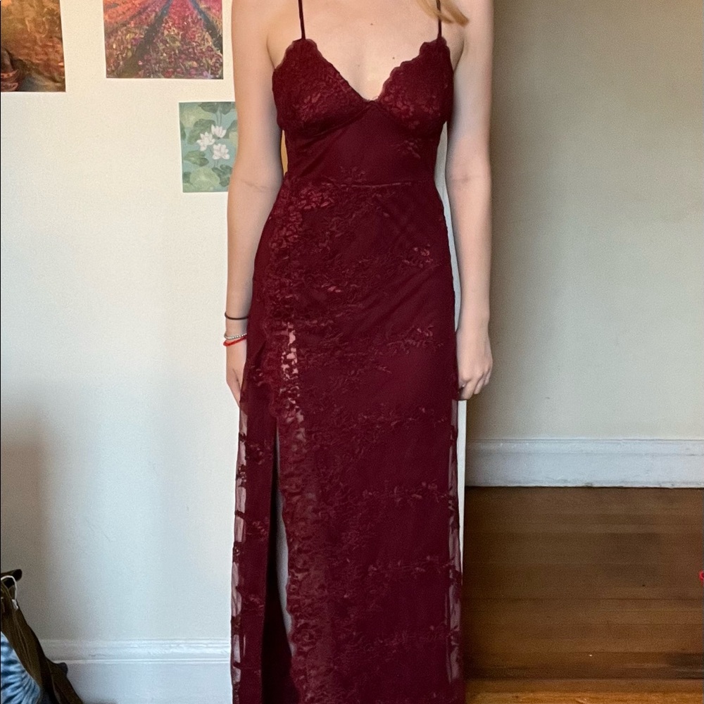 “A Night in Tokyo” Fashion Nova burgundy lace dress. Size M.